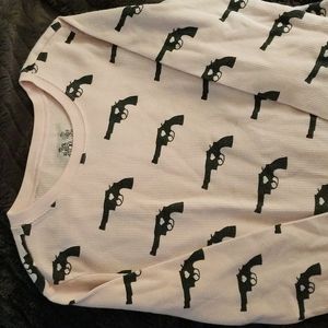 Light pink *pop art* *punk* gun with a heart thermal shirt